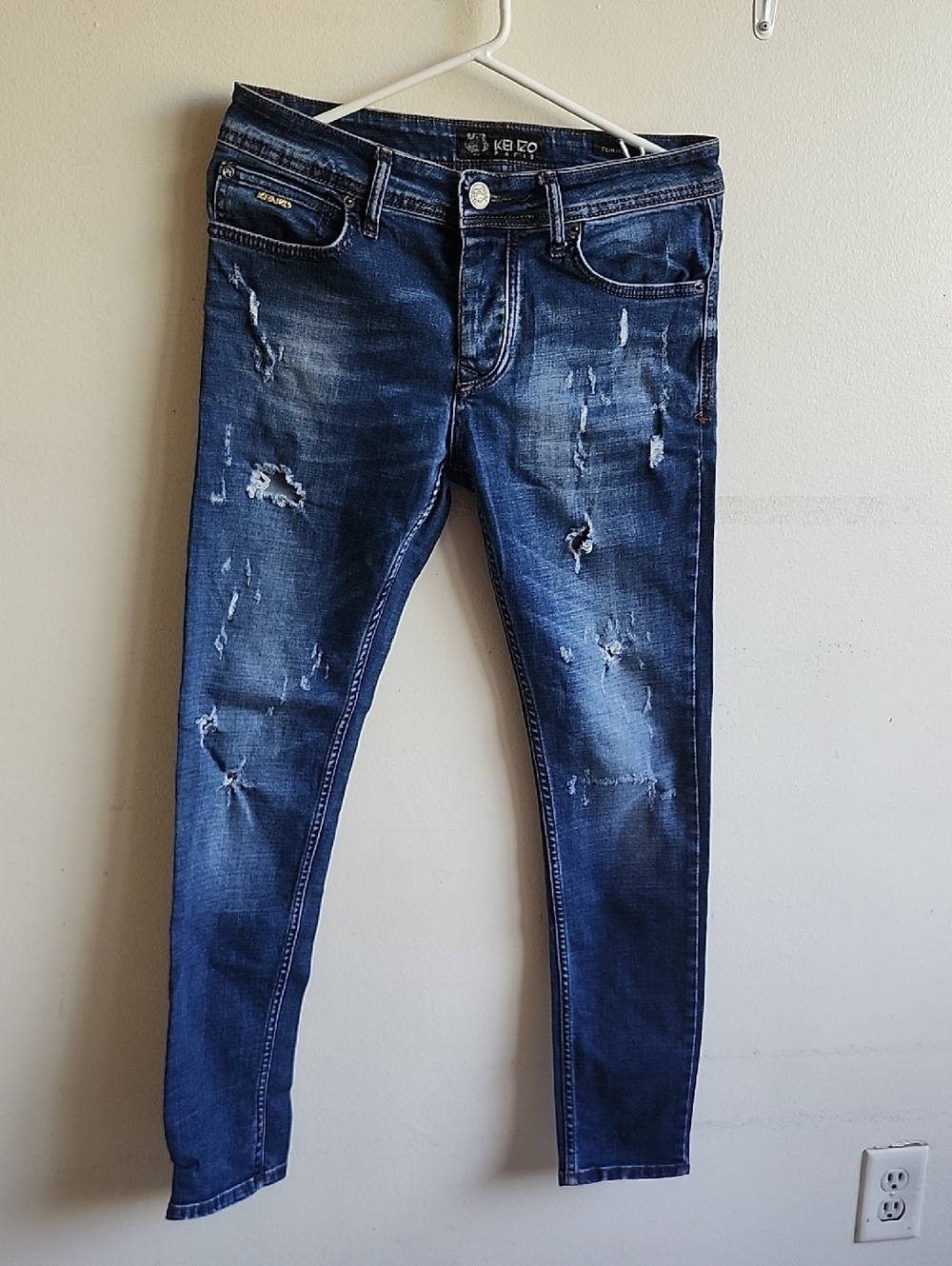 KENZO Slim Fit Mid Rise Rip Jeans, Sz.32. Inseam  30"